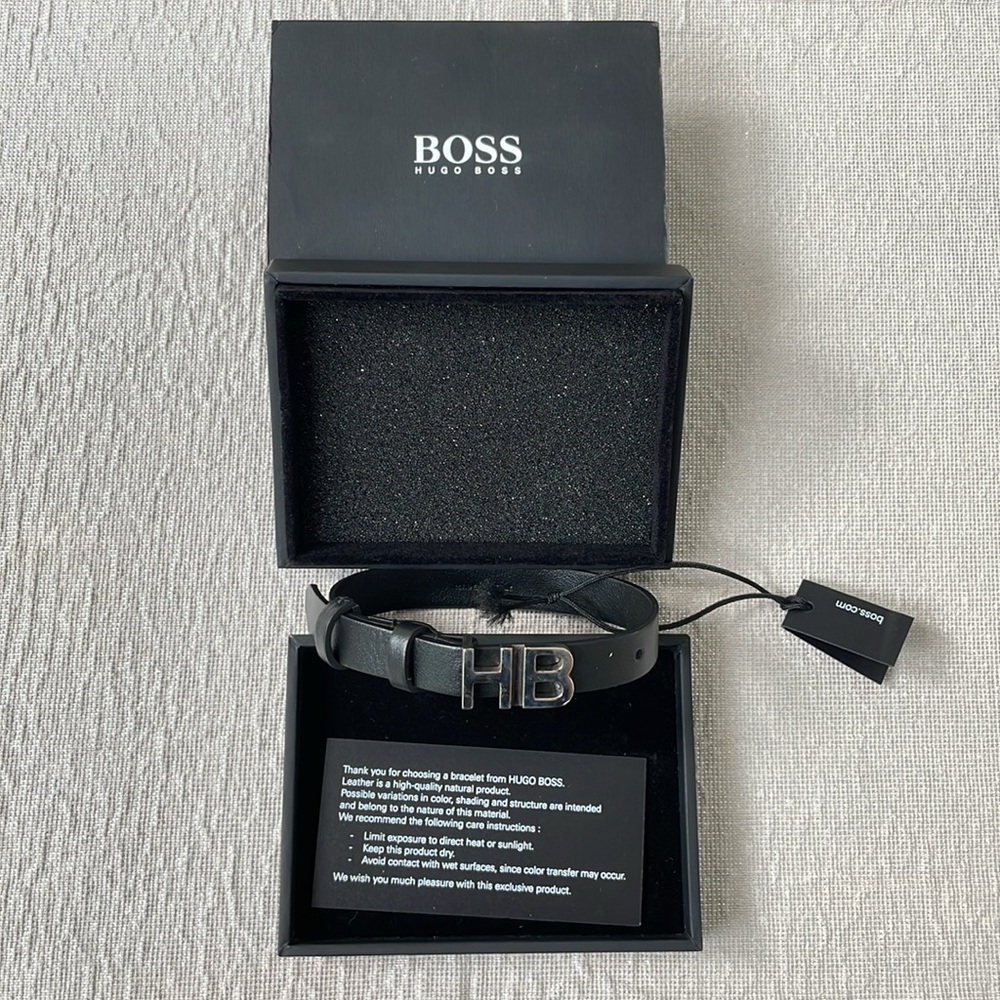 NWT ☄️HUGO BOSS☄️ Black leather Bellino HB bracelet with silver hardware + box